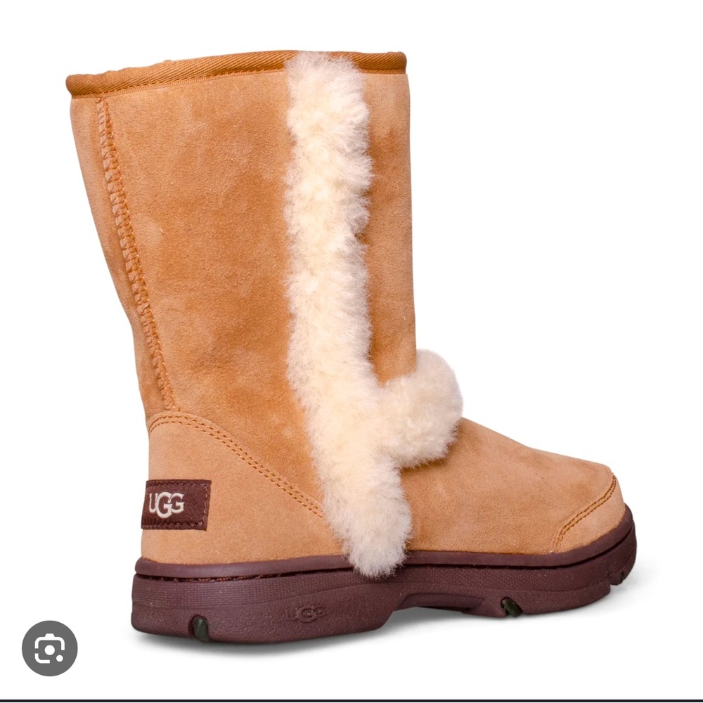 UGG SUNBURST SHORT CHESTNUT BOOTS
